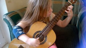 Ваше благородие на гитаре Ярослава 6 лет