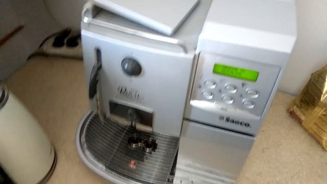 Czyszczenie i odkamienianie ekspresu do kawy Saeco Royal Professional tutorial смотреть онлайн