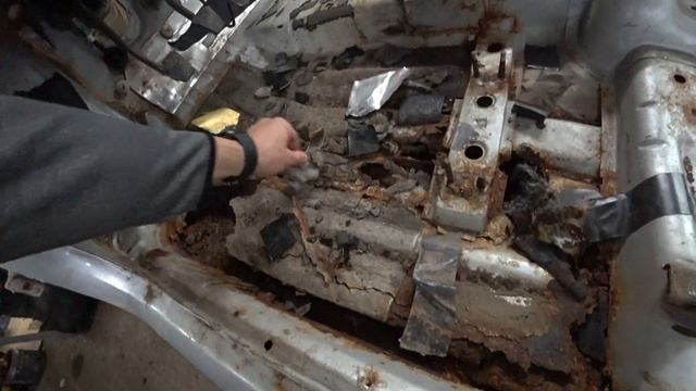 ПРИОРА в кузове ВАЗ-2112. Разобрали Двинашку.Первые вложения!!!! смотреть онлайн