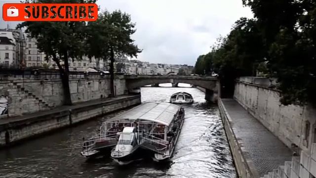 Плывёт Параход по реке в Париже / Река Сена / Paris смотреть онлайн