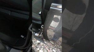 Тойота Королла E150 демпфер на замок двери