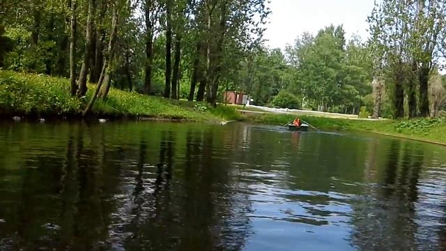 Катаются на лодке в парке имени Бабушкина смотреть онлайн
