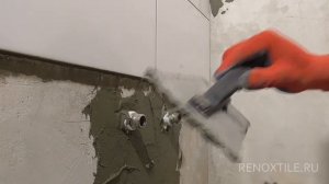 Установка смесителя в ванной на свежеуложенную плитку.