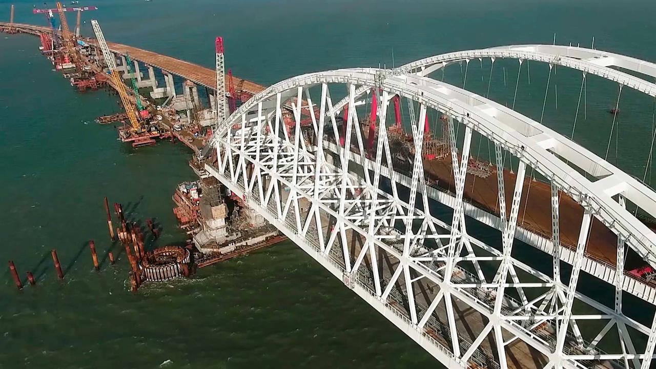 Исторический момент в строительстве Крымского моста - завершен монтаж пролетов автодорожной части