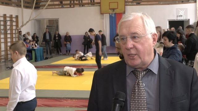 Поколение за поколением. 20 лет проходит турнир по миниборьбе среди начинающих самбистов смотреть онлайн