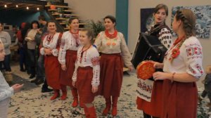 "На йолиці скрипка й бас"