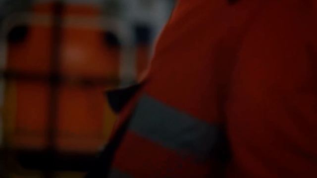 Приехав на вызов, женщина передала записку врачу, от которой у него похолодело внутри! смотреть онлайн