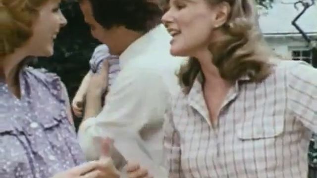 P&G - Pampers Disposable Diapers - Walking With Pampers - Vintage Commercial - 1970s смотреть онлайн