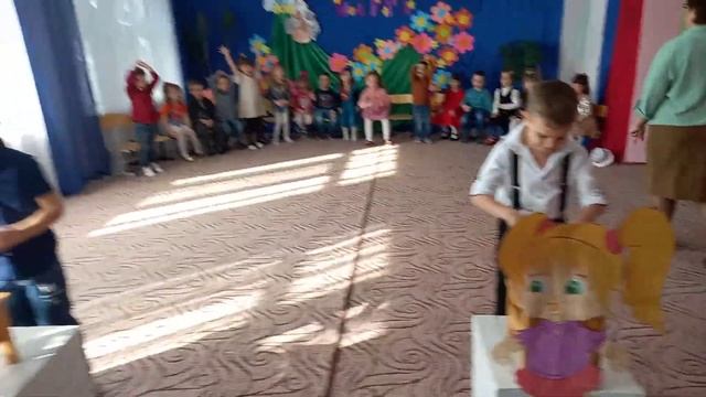 Игра "Накорми ребенка" (старшая группа, 8 Марта 2021)