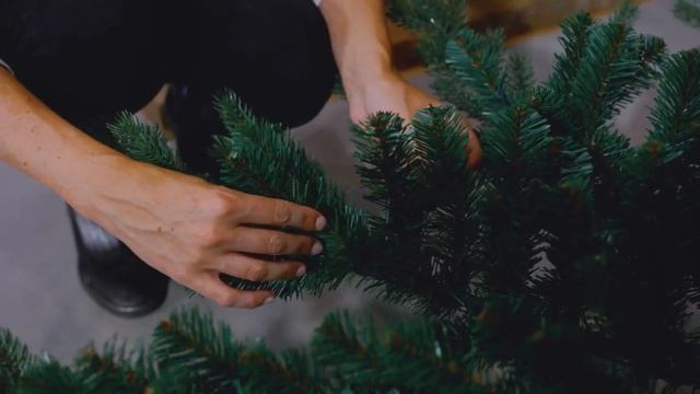 Ель Triumph Tree Шервуд Премиум стройная зеленая с лампами смотреть онлайн