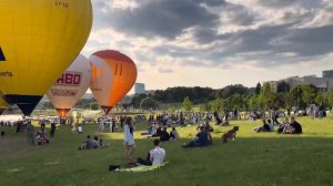 Воздушные шары поднимаются в небо Вильнюс 2022 Ballooning