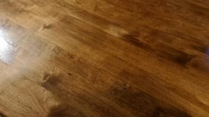 Столешница из берёзы под лаком.