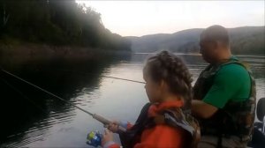 Сибирский ультралайт, рыбалка на окуня на Красноярском водохранилище. Первая рыбалка дочери в жизни