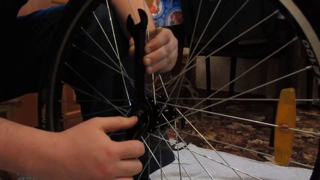 Регулировка втулки колеса велосипеда (Adjusting the bicycle wheel hub) смотреть онлайн