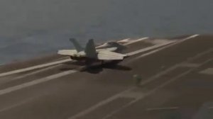 Авианосец США «Нимиц» в Красном море