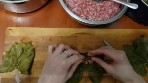 ДОЛМА - ПРОСТОЙ И БЫСТРЫЙ РЕЦЕПТ ЦАРСКОГО УЖИНА, сочетание виноградных листьев с бараниной и соуса.