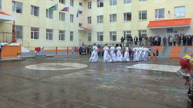 Линейка для 1 классов в Школе №15 Нижневартовск 01 09 2020