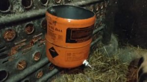 Поилка для свиней на скорую руку.