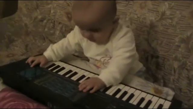 Саша играет а Настя танцует.wmv смотреть онлайн