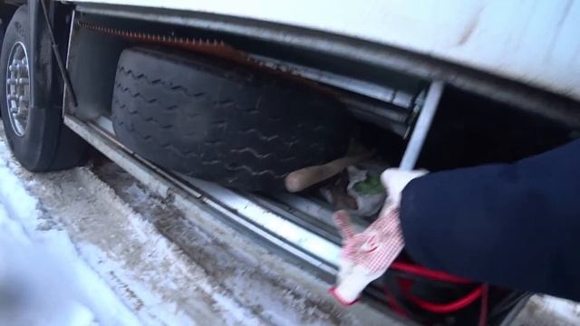 Движение задним ходом на фуре. Не могу тронуться. Буксую. Дальнобой. смотреть онлайн