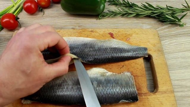 Вы удивитесь, что ПОЧИСТИТЬ СЕЛЕДКУ это просто. Легкая подача на стол