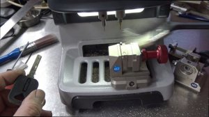 Xhorse Condor Dolphin XP-005 Key Cutting Machine Review