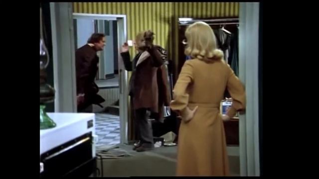 Прошу вас пройти