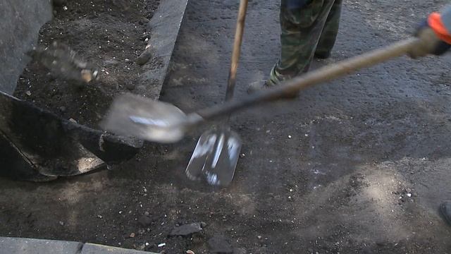 Игорь Коханый и Юрий Ермаков проверили ход дорожных ремонтных работ на улице Гурьева. смотреть онлайн