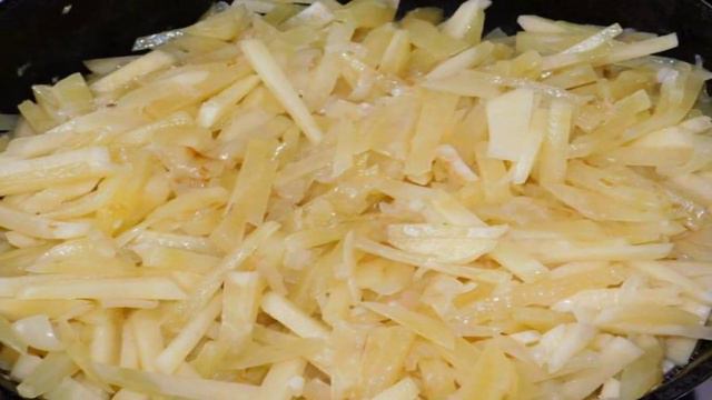 Картофель, тушеный с луком