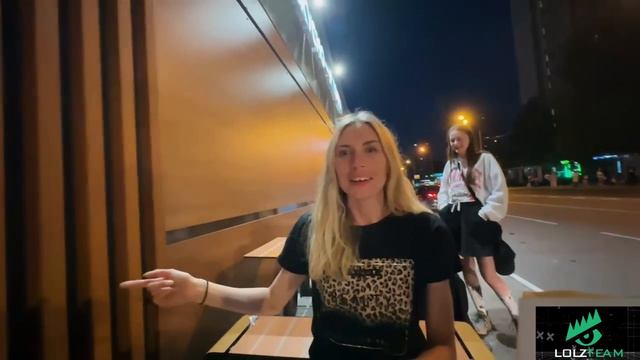 ЛЮТЫЙ УГАР ВО ВКУСНО И ТОЧКА _ ХАЗЯЕВА ВСТРЕТИЛИ СУМАСШЕДШУЮ ДЕВУШКУ