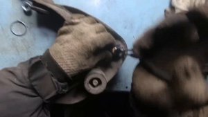 Mazda. 6. Замена верхней шаровой.