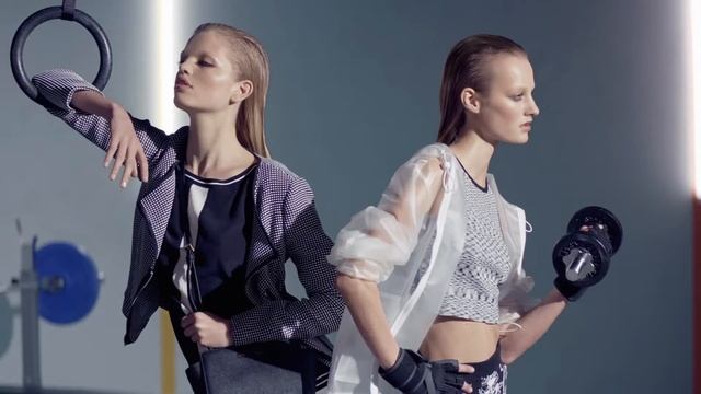 BIJENKORF | Icons of Fashion смотреть онлайн