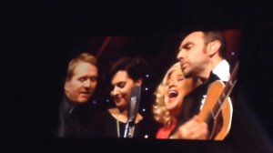 Kelly Clarkson, Aben Eubanks, Ashley Arrison & Shane McAnally - Wrapped In Red