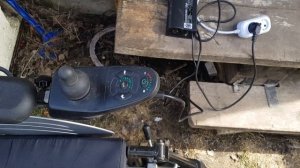 Зарядка аккумуляторов электрической инвалидной коляски Armed FS123-43.