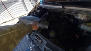 Заміна натяжного роліка ремня генератора і термостата Volkswagen Crafter 2.0