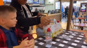 ВЛОГ. НОЧЬ В АЭРОПОРТУ. УЛЕТАЕМ. ВКУСНАЯ ЕДА. ДЕНЬ БРОС ШОУ