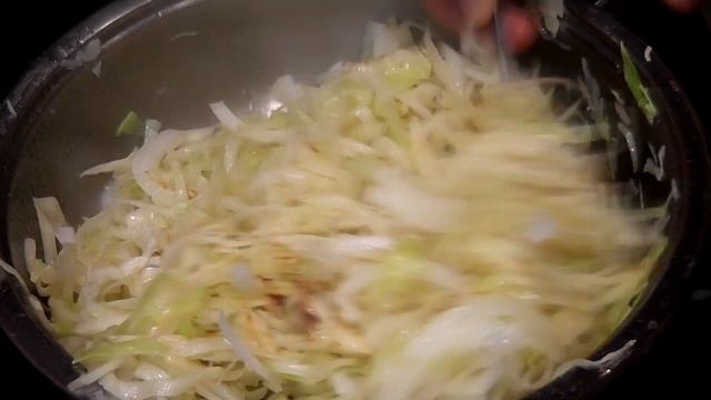 Жареная Капуста (Намного вкуснее тушенной капусты) на сковороде. Как пожарить вкусно капусту