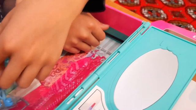 Распаковка Набора Кукла Алиса с Гардеробами смотреть онлайн