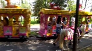 Даша катается на настоящей ПОНИ - ЛОШАДКЕ.