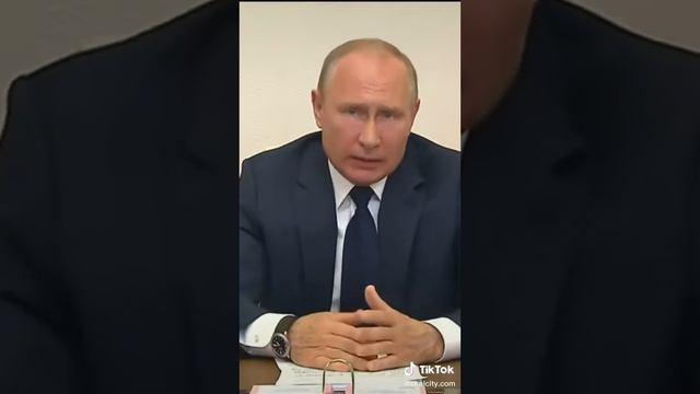 Путин обьявил что каждая семья получит по 1 милиону .