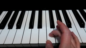 КАК ЧИСТО СПЕТЬ ПРИМУ, СЕКУНДЫ И ТЕРЦИИ ОТ ЗВУКА ВВЕРХ И ВНИЗ? Сольфеджио