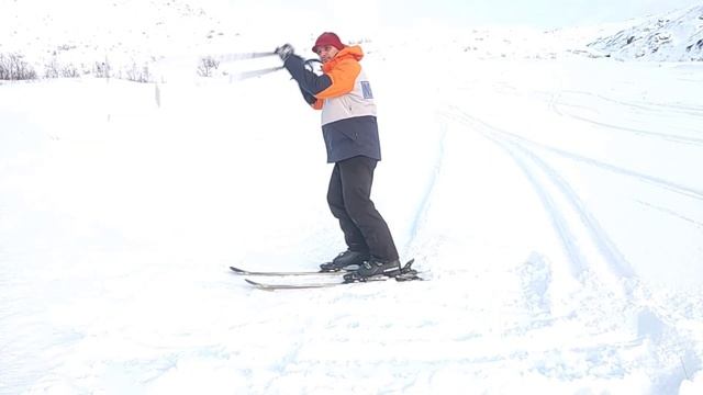 Как поворачивать на параллельных лыжах правильно (Часть1) смотреть онлайн