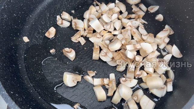 НОВЫЙ изумительно вкусный салат "ЛЮБИМЧИК ПУБЛИКИ"! Стоит только ПОПРОБОВАТЬ, уже НЕ ЗАБУДЕШЬ!