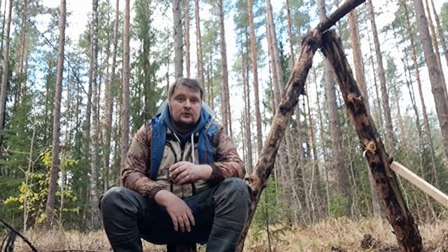 ПРОДОЛЖАЮ СТРОИТЕЛЬСТВО БАЛАГАНА В ЛЕСУ. СОБРАЛ КАРКАС. смотреть онлайн