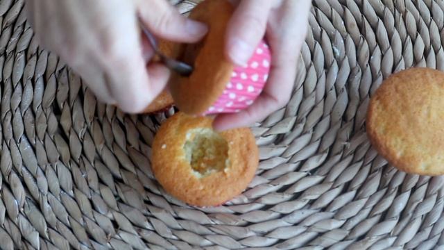 Сочные кексы с начинкой смотреть онлайн