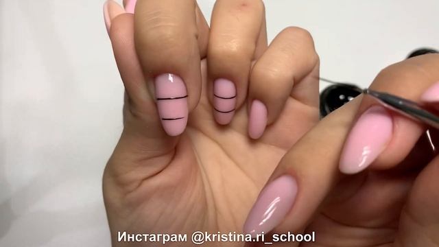 Стильный дизайн с элементами геометрии на ногтях смотреть онлайн