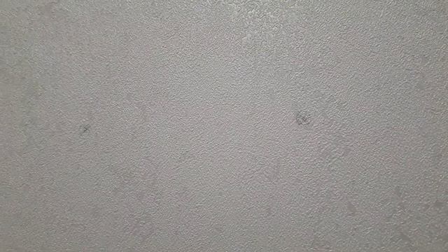 Как просверлить стену и не испортить обои
