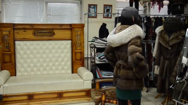Обзор шубы "Нэлис" из натурального меха норки и лисы, цвет орех #80 смотреть онлайн