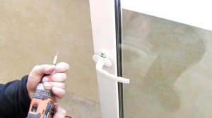 Ремонт пластиковых окон. Этап 3 Снимаем ручку и часть фурнитуры