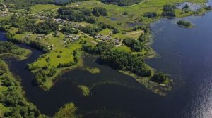 Красивое озеро Верято и деревня Копылок с высоты, Пустошкинский район, Псковская область